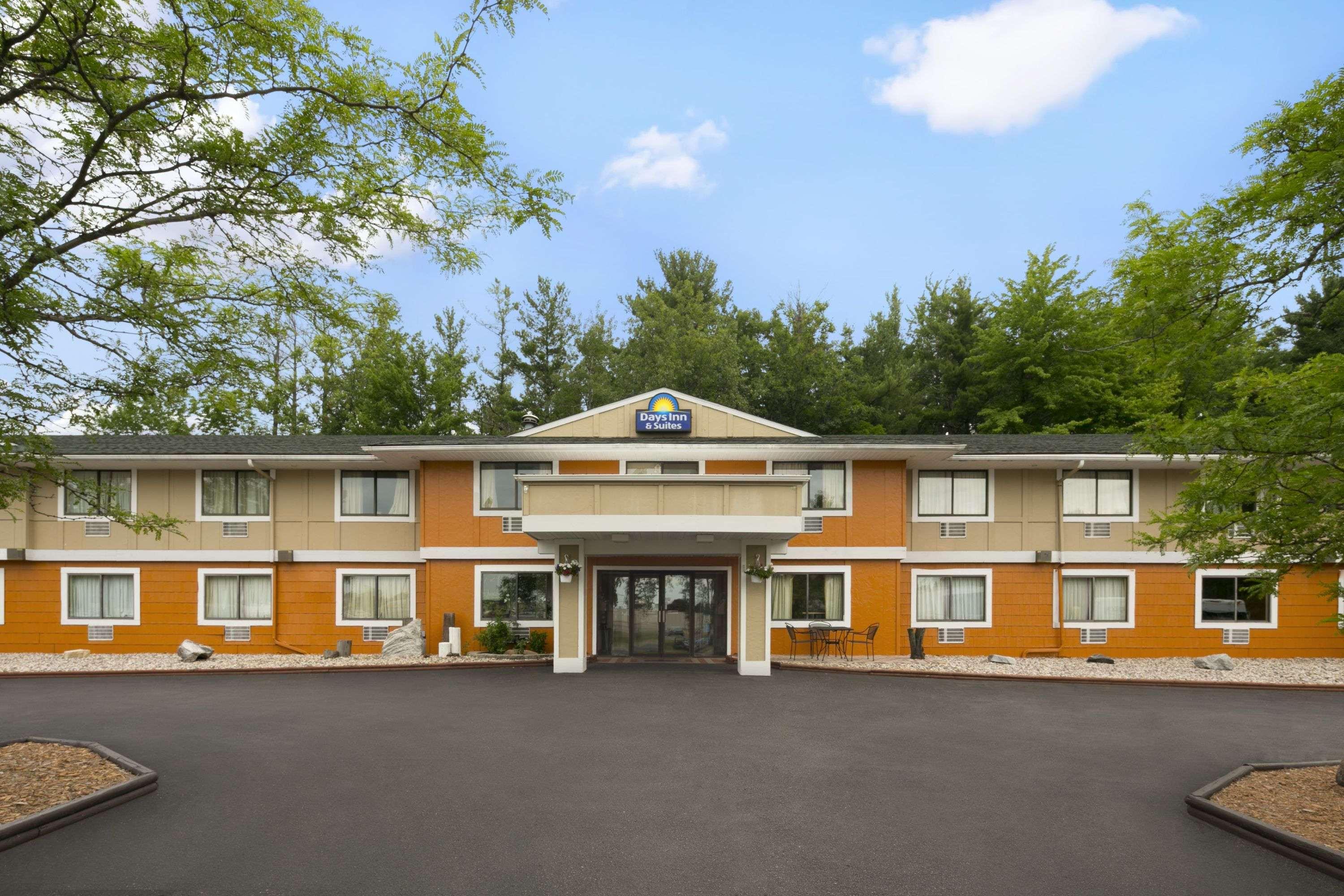 Days Inn & Suites By Wyndham Stevens Point Exterior foto