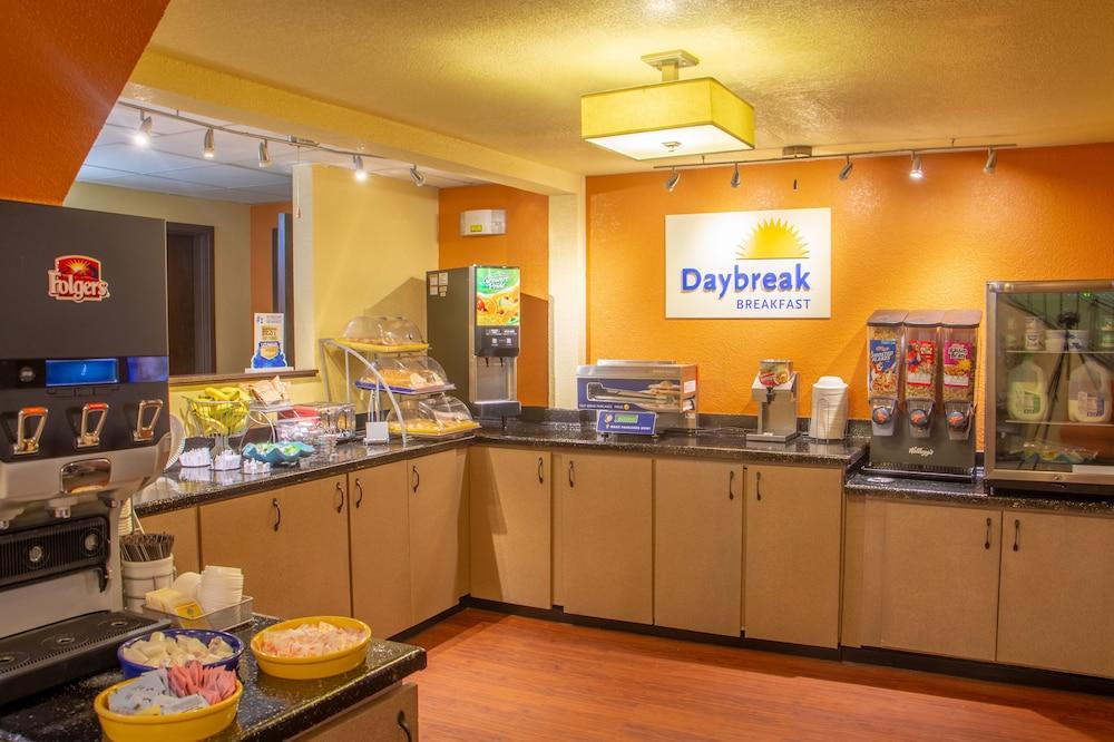 Days Inn & Suites By Wyndham Stevens Point Exterior foto
