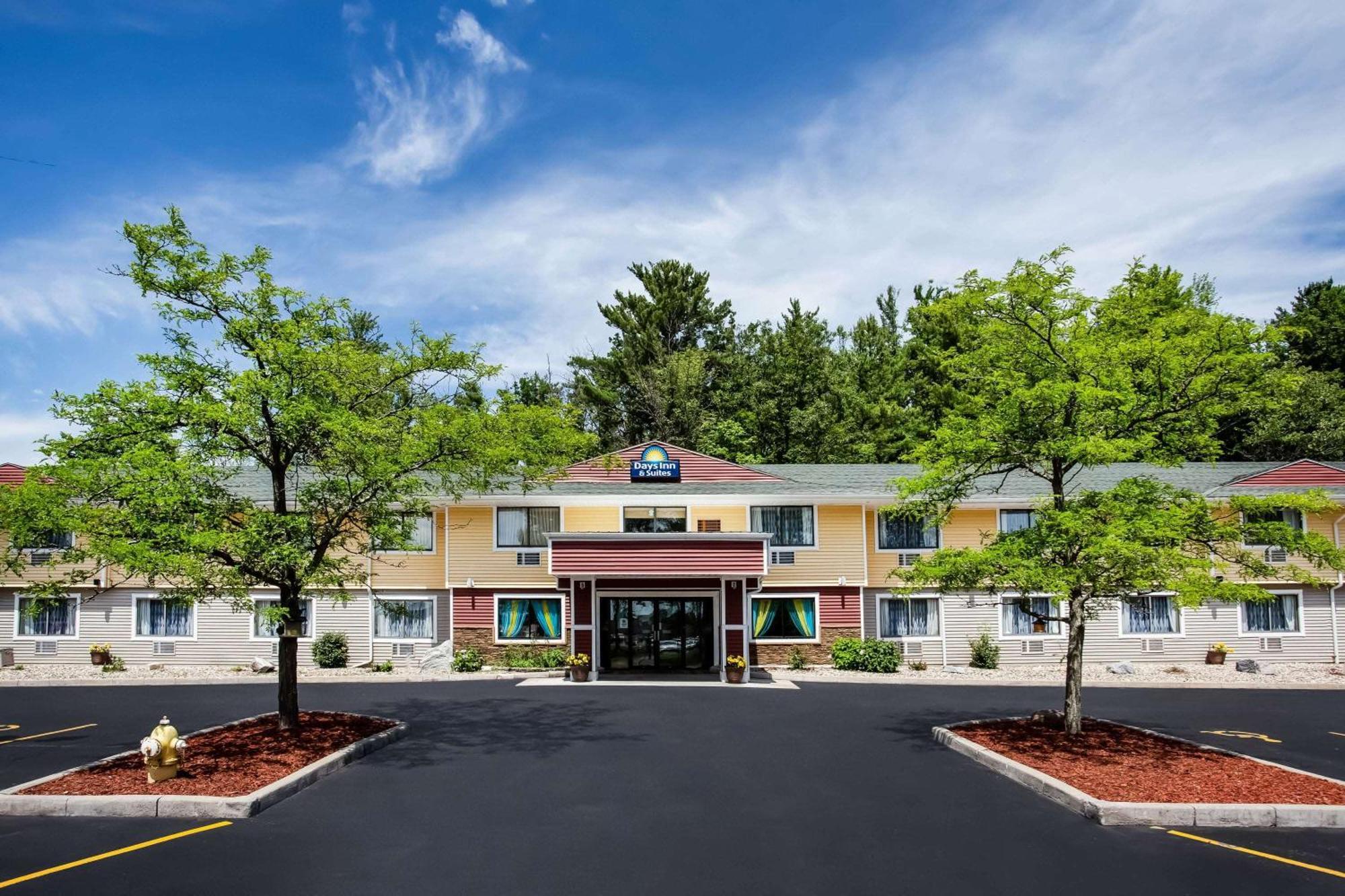 Days Inn & Suites By Wyndham Stevens Point Exterior foto